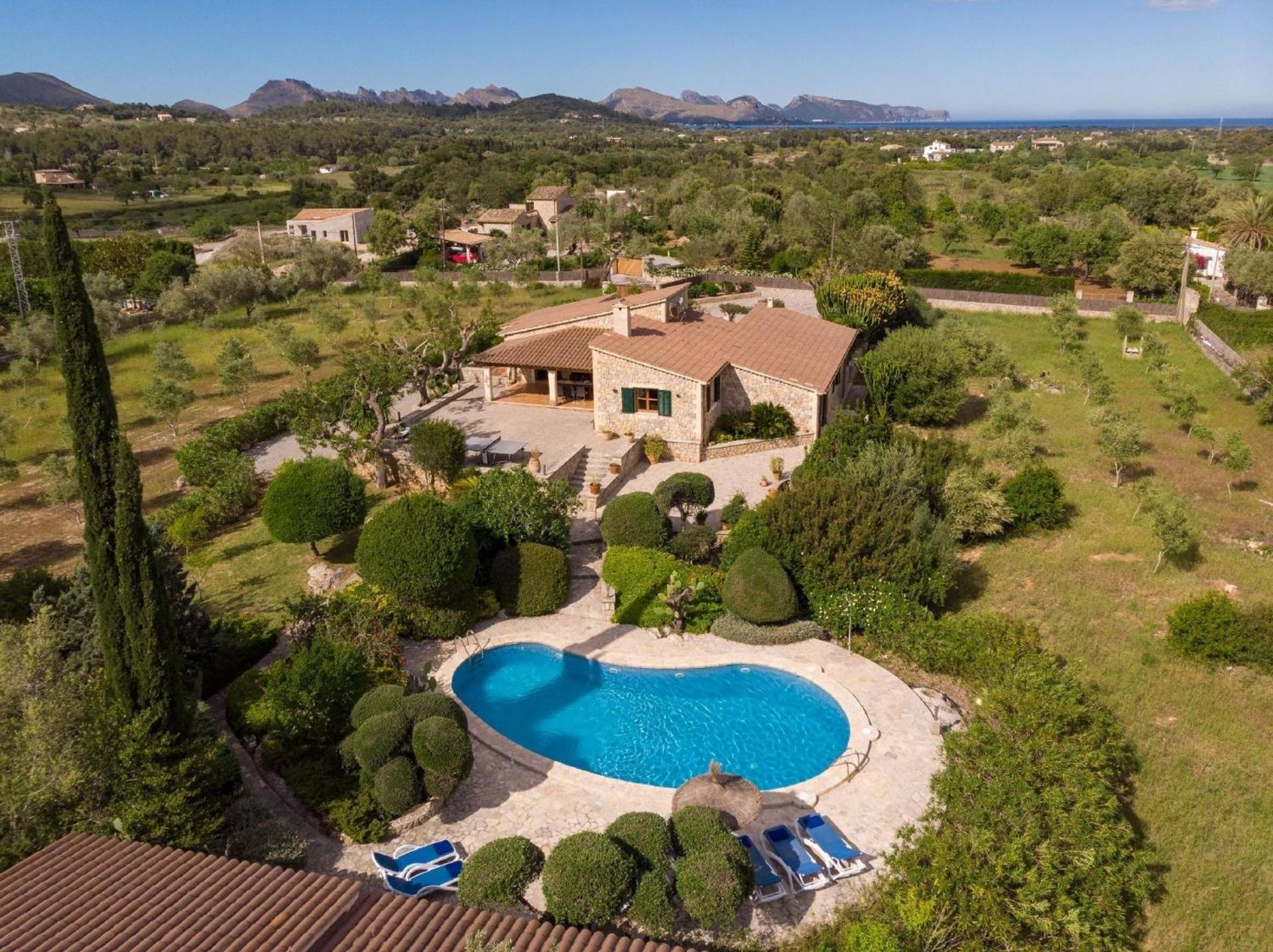 In Mit Grossem Pool Ferienhaus Pollença