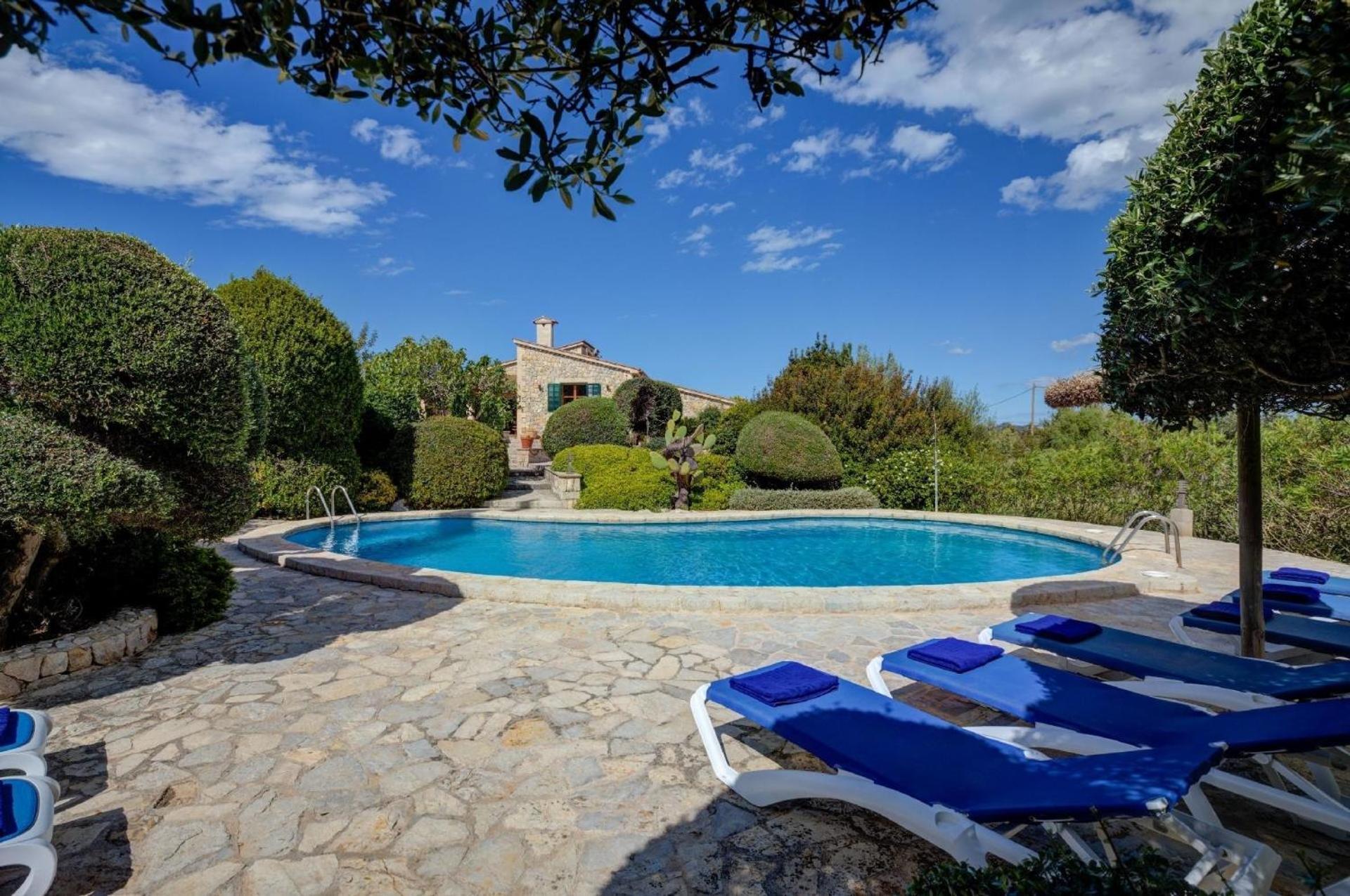 In Mit Grossem Pool Ferienhaus