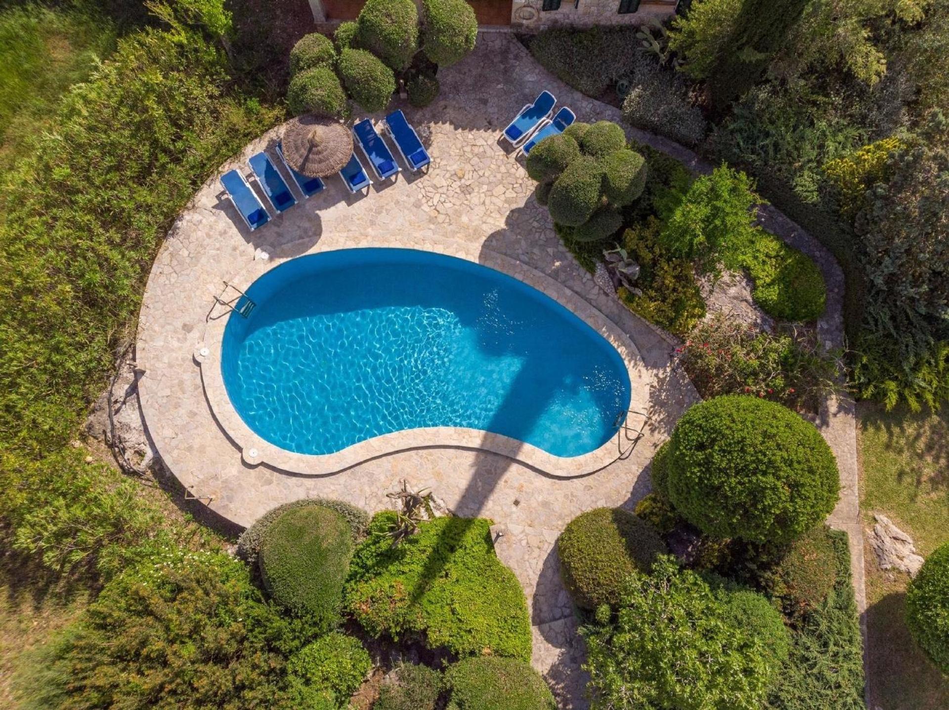 In Mit Grossem Pool Ferienhaus